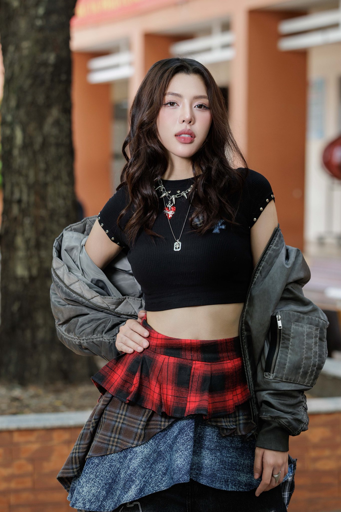 Qu&aacute; khứ của Trấn Th&agrave;nh v&agrave; c&ocirc; b&eacute; b&aacute;n cơm g&agrave;: 10 năm sau ai cũng nổi tiếng hơn- Ảnh 4.