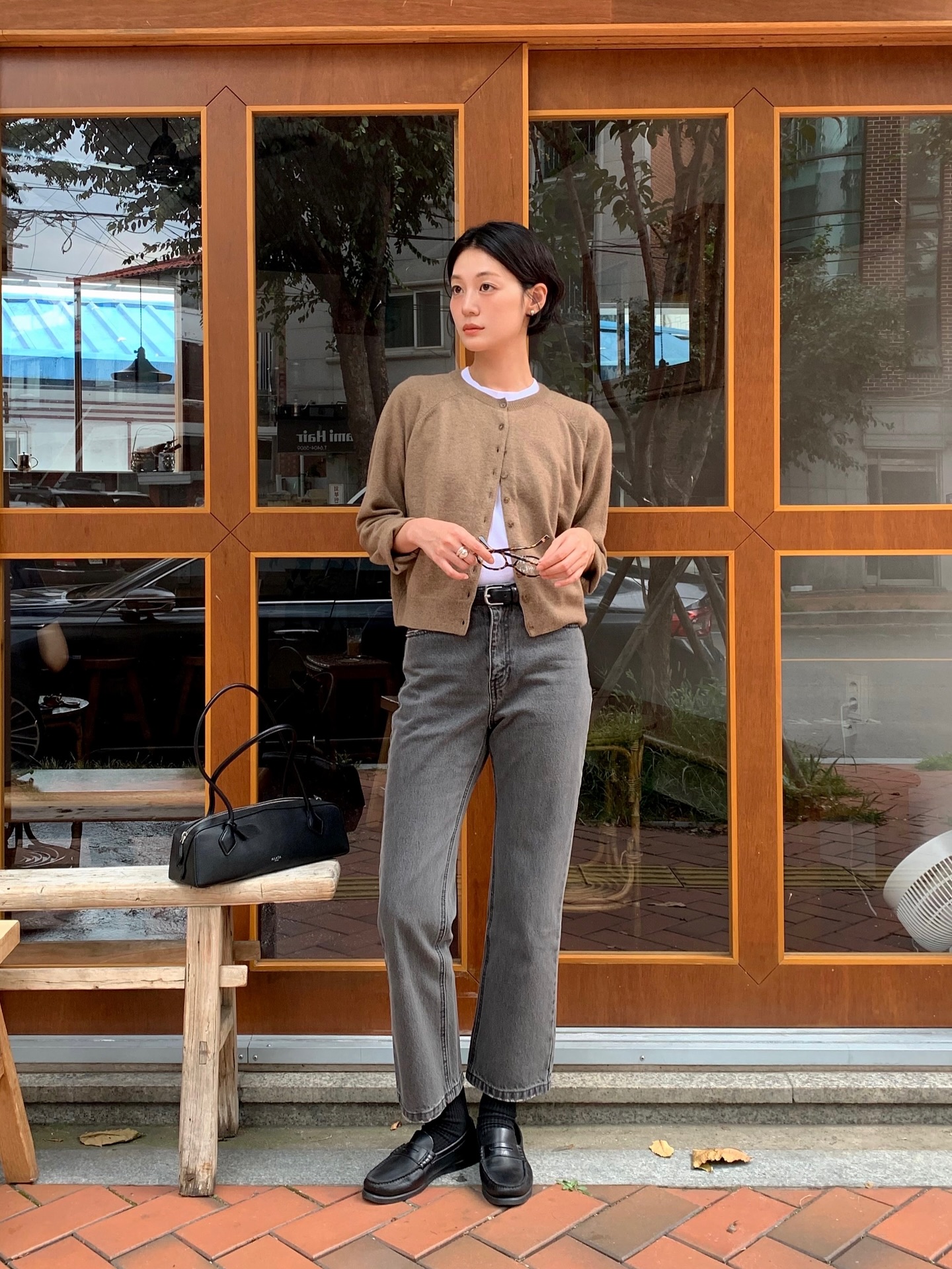 Nếu chỉ được sắm 4 đ&ocirc;i gi&agrave;y bệt trong năm 2026, th&igrave; đ&acirc;y l&agrave; những kiểu c&oacute; thể n&acirc;ng tầm cả set đồ- Ảnh 7.