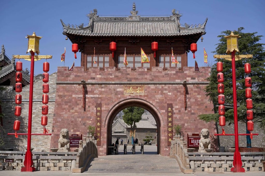 Ng&ocirc;i l&agrave;ng cổ 600 năm tuổi tại Trung Quốc đổi đời nhờ đ&oacute;ng phim: Cả người v&agrave; vật nu&ocirc;i đều th&agrave;nh diễn vi&ecirc;n- Ảnh 1.