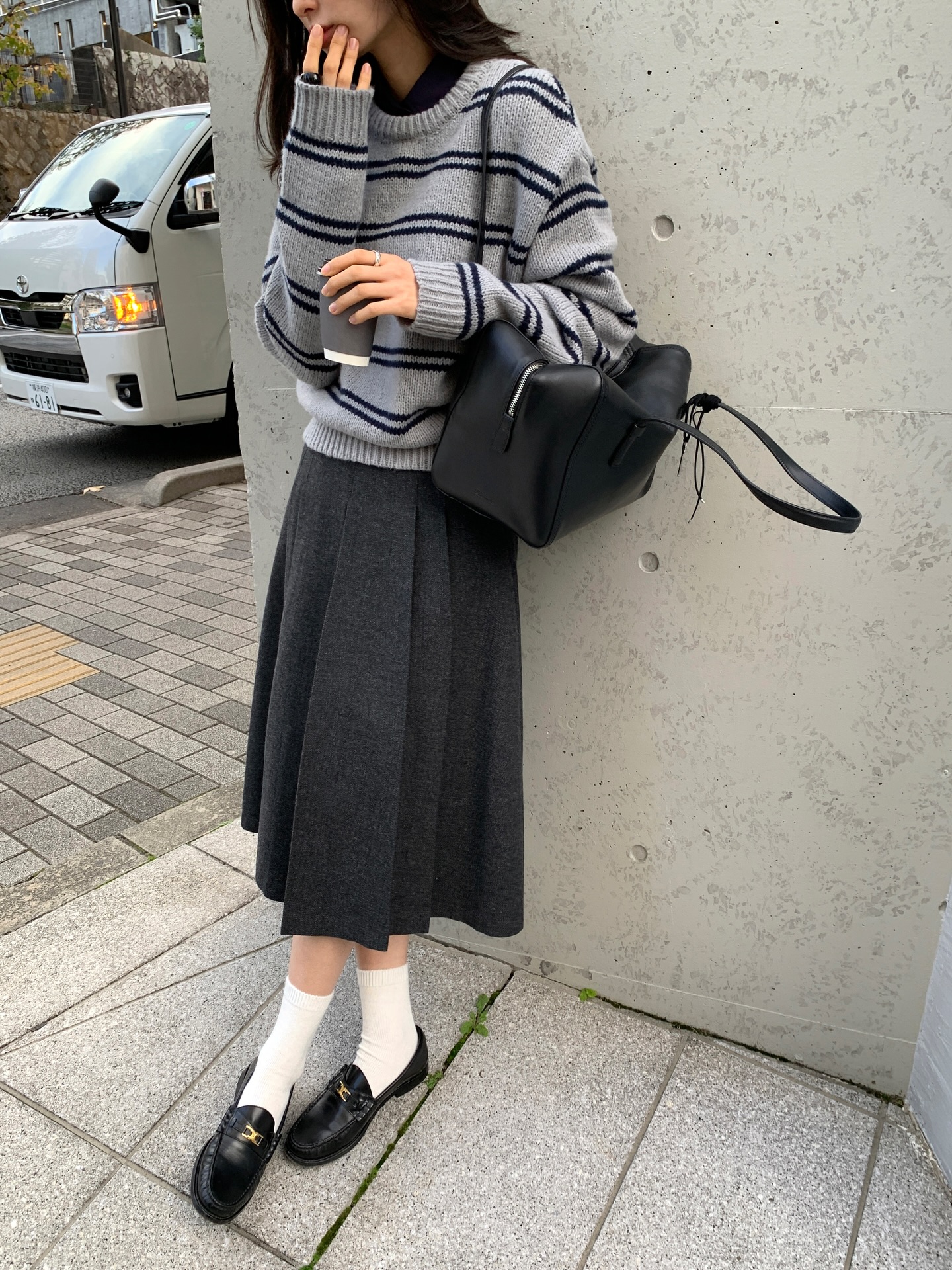 Nếu chỉ được sắm 4 đ&ocirc;i gi&agrave;y bệt trong năm 2026, th&igrave; đ&acirc;y l&agrave; những kiểu c&oacute; thể n&acirc;ng tầm cả set đồ- Ảnh 6.