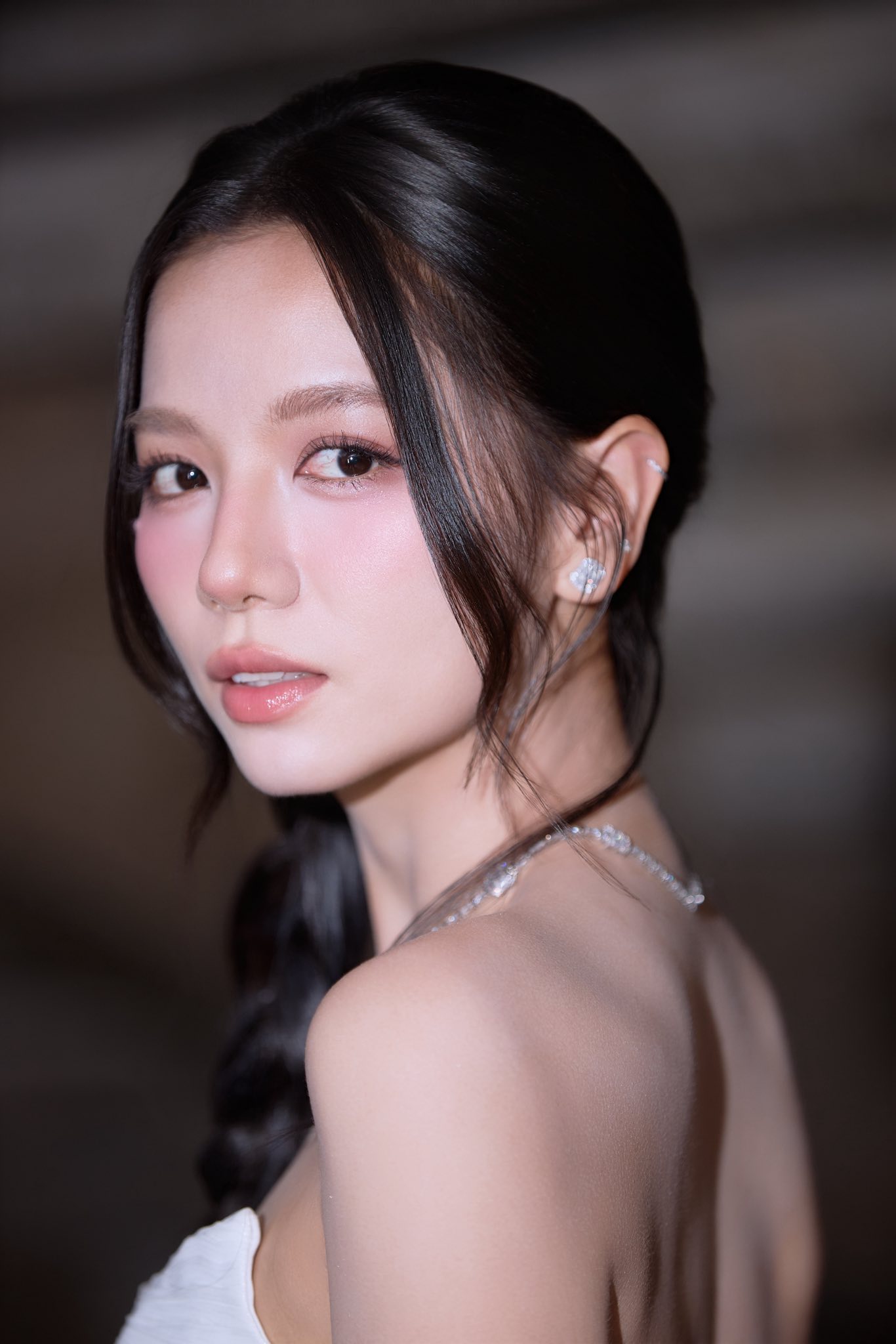 Thần ti&ecirc;n tỷ tỷ đẹp đi&ecirc;n đảo của WeChoice 2025 khiến netizen li&ecirc;n tưởng tới tiểu c&ocirc;ng ch&uacute;a thế hệ mới của Cbiz- Ảnh 4.