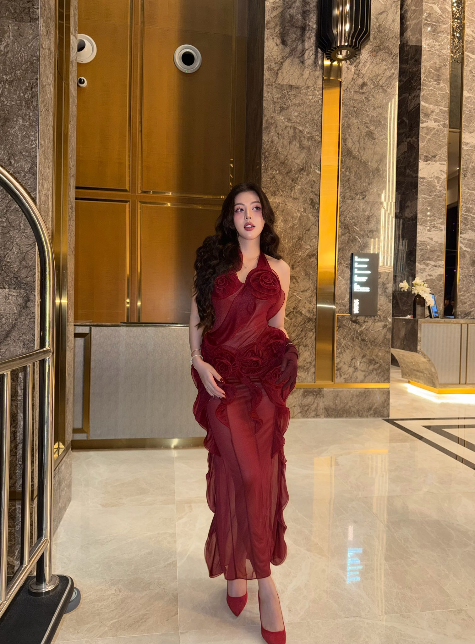 Qu&aacute; khứ của Trấn Th&agrave;nh v&agrave; c&ocirc; b&eacute; b&aacute;n cơm g&agrave;: 10 năm sau ai cũng nổi tiếng hơn- Ảnh 5.