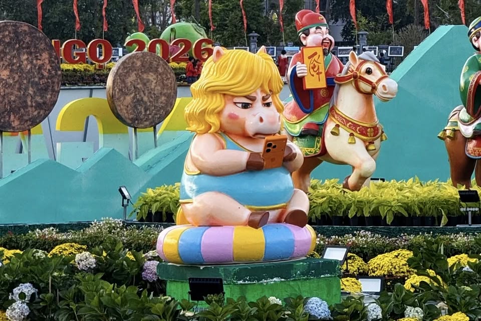 X&ocirc;n xao linh vật ngựa Tết đang trở th&agrave;nh ng&ocirc;i sao chỉ v&igrave; 