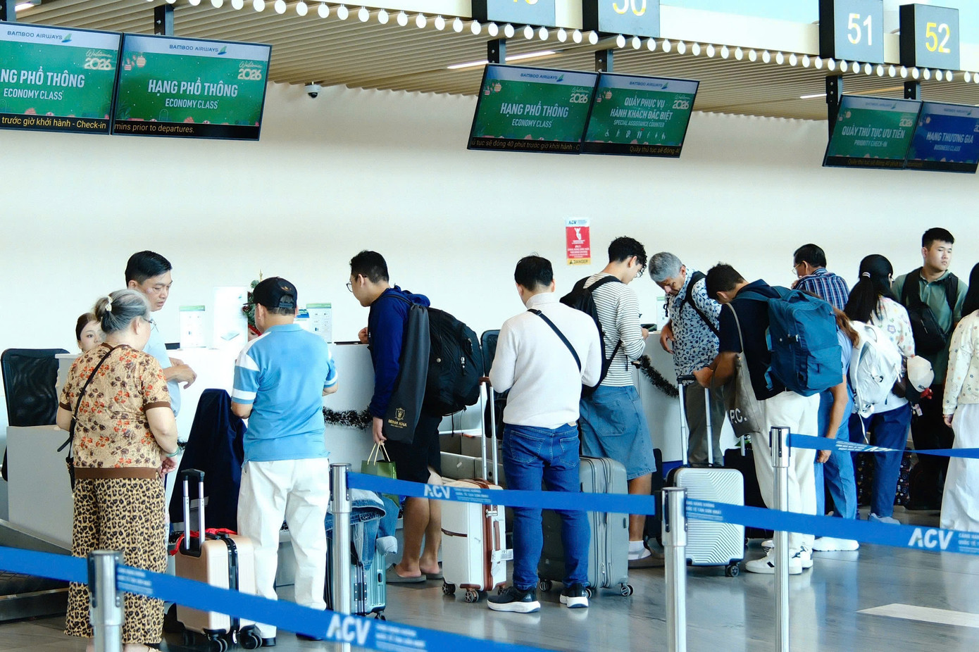 Cảnh b&aacute;o nguy cơ trễ chuyến bay v&igrave; nhầm nh&agrave; ga ở T&acirc;n Sơn Nhất- Ảnh 1.