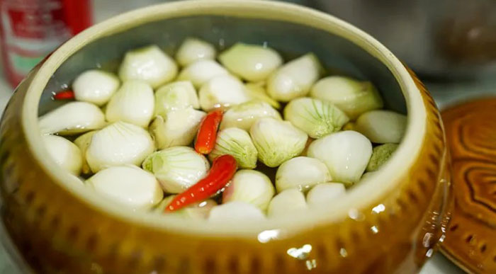 Tết người kh&eacute;o nội trợ thường chuẩn bị th&ecirc;m m&oacute;n phụ n&agrave;y, được xem l&agrave; chi tiết quyết định sự tr&ograve;n vẹn m&acirc;m cỗ- Ảnh 1.