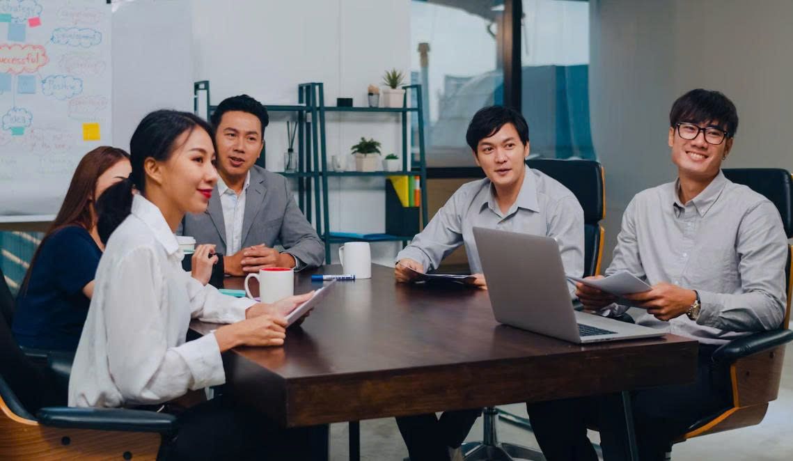 10 năm đi l&agrave;m, d&acirc;n c&ocirc;ng sở tiếc nuối: Ước g&igrave; biết 4 điều n&agrave;y sớm hơn để thăng tiến NHANH m&agrave; kh&ocirc;ng kiệt sức- Ảnh 1.