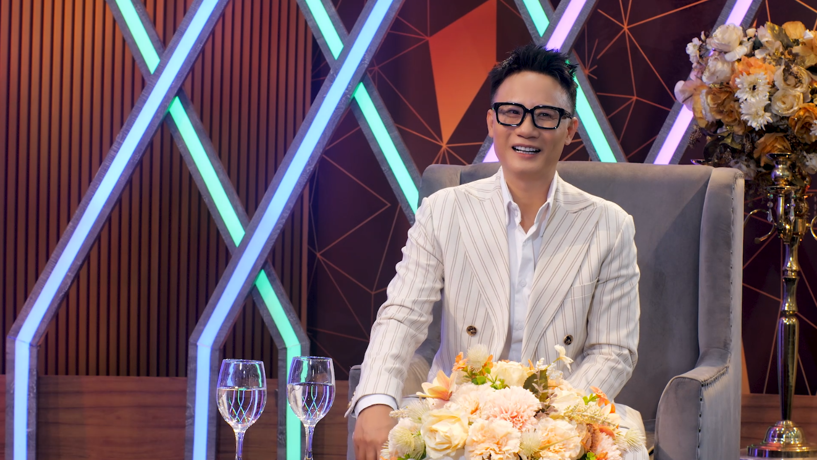 Nam ca sĩ ở biệt thự 300 m2 tại TPHCM n&oacute;i thẳng l&yacute; do kh&ocirc;ng trực tiếp dạy con nhiều- Ảnh 2.