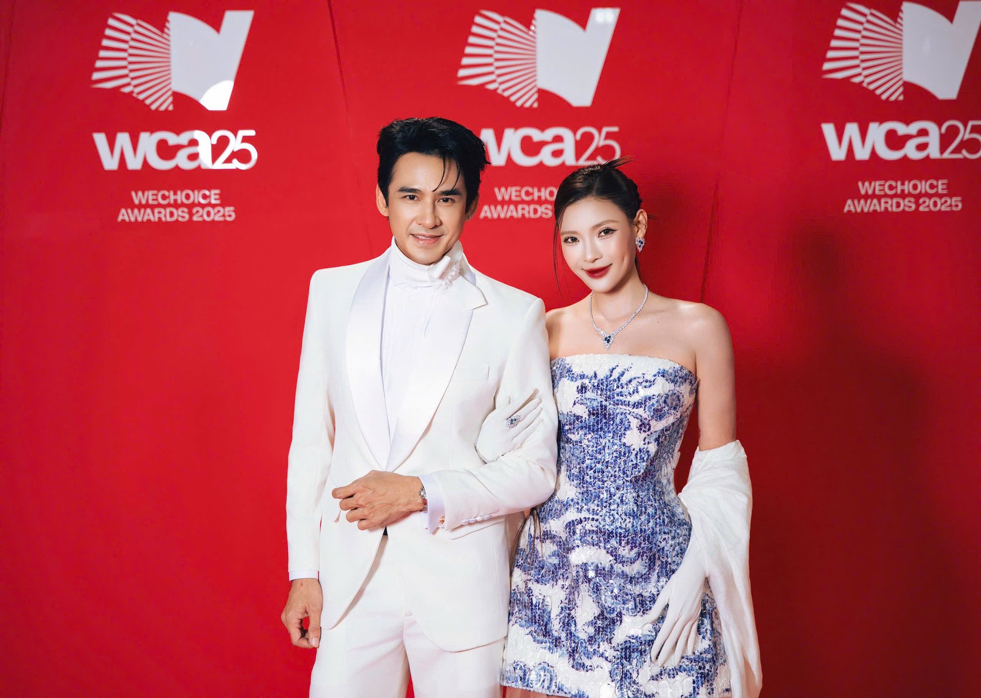 Chê sao nổi cặp vợ chồng lão hoá ngược đỉnh nhất Vbiz: Đẹp quá mức cho phép, thách ai đoán được tuổi thật- Ảnh 1.