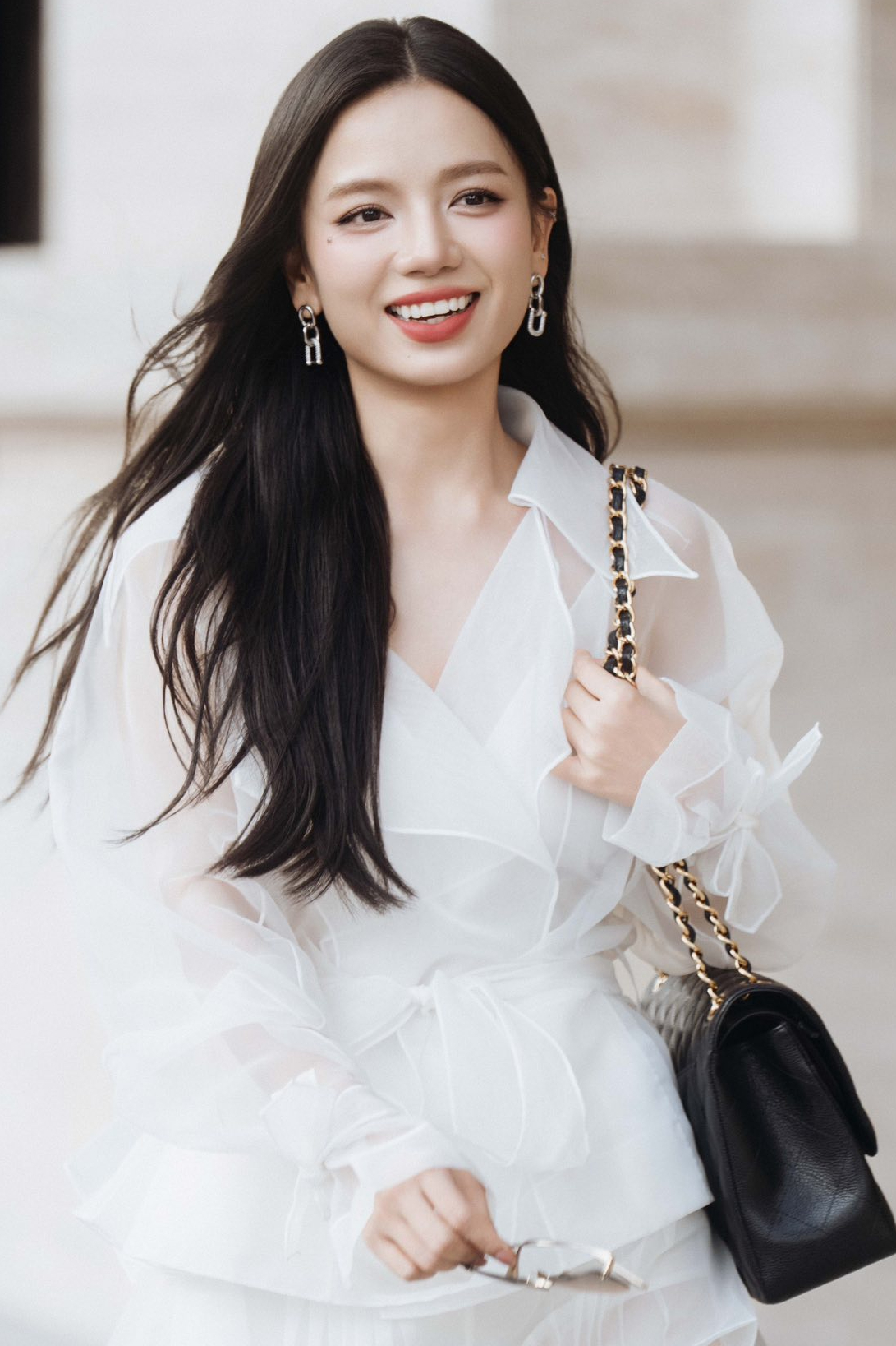 Thần ti&ecirc;n tỷ tỷ đẹp đi&ecirc;n đảo của WeChoice 2025 khiến netizen li&ecirc;n tưởng tới tiểu c&ocirc;ng ch&uacute;a thế hệ mới của Cbiz- Ảnh 6.