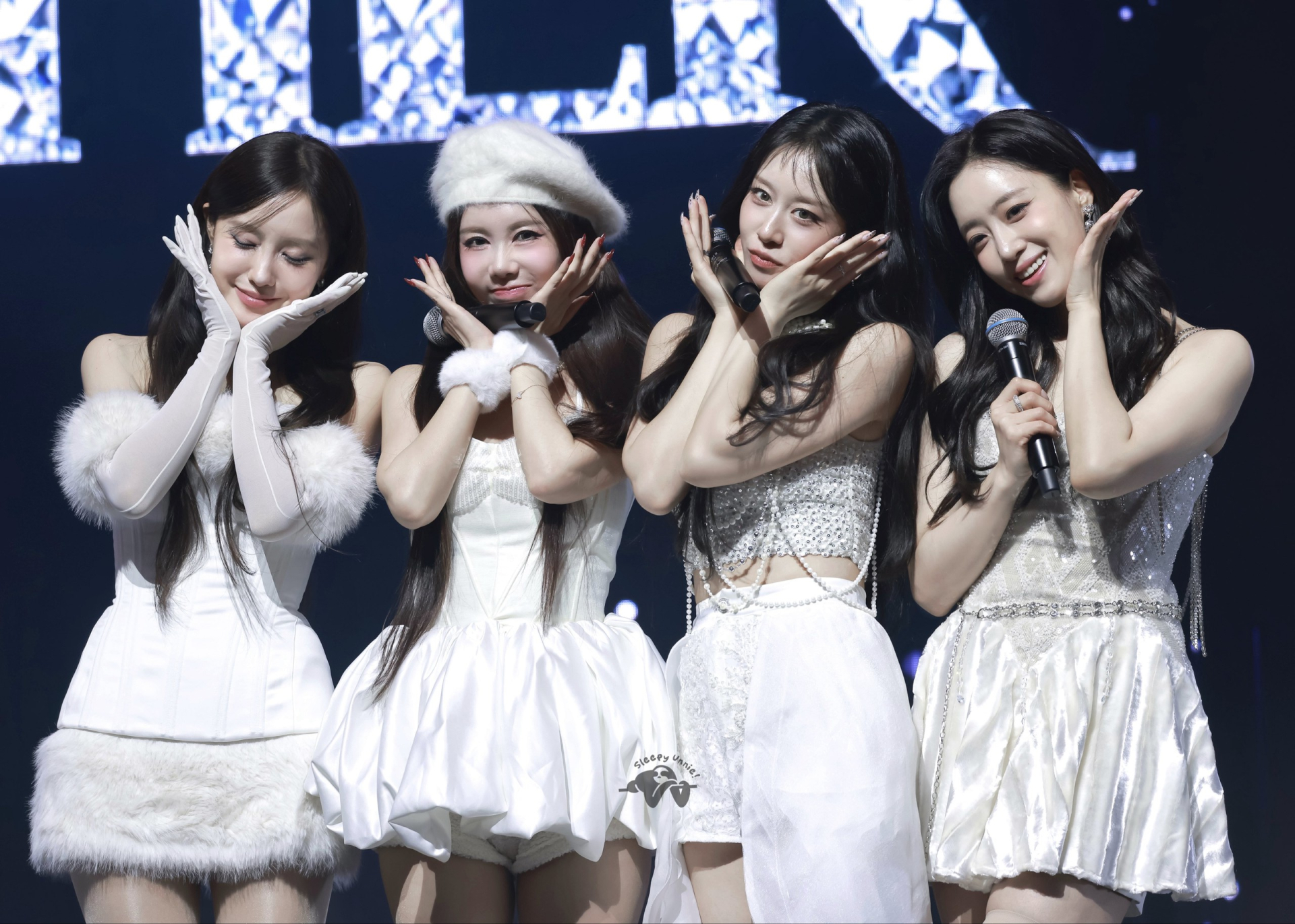 Sự hết thời của nh&oacute;m nữ đỉnh lưu: Concert ế v&eacute;, fan chi 6 triệu chỉ để nghe h&aacute;t nh&eacute;p?- Ảnh 2.