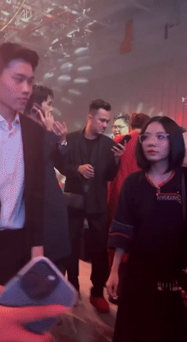 Tiểu mỹ nh&acirc;n hot rần rần WeChoice Awards bỗng h&oacute;a fangirl thẹn th&ugrave;ng b&ecirc;n cạnh Đ&igrave;nh Bắc- Ảnh 2.