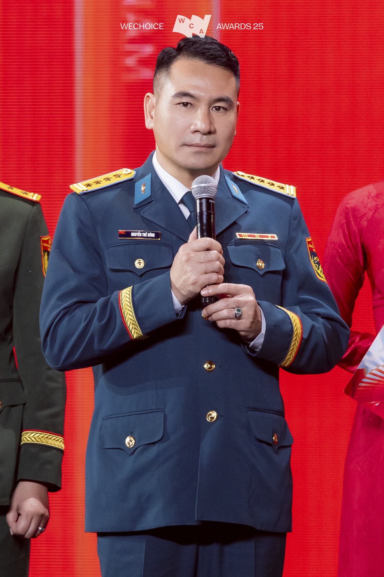 Đại t&aacute;, phi c&ocirc;ng cấp 1 Nguyễn Thế Dũng đứng cạnh Đại u&yacute; Đ&agrave;o Văn B&igrave;nh: Ph&iacute;a sau bức ảnh g&acirc;y b&atilde;o mạng- Ảnh 5.