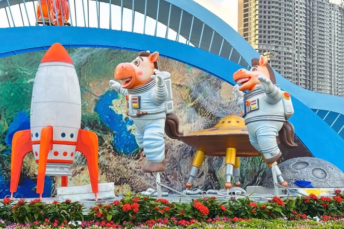 Linh vật ngựa cầm iPhone &ldquo;g&acirc;y b&atilde;o&rdquo; ở Quy Nhơn: T&aacute;c giả l&yacute; giải điều bất ngờ- Ảnh 11.