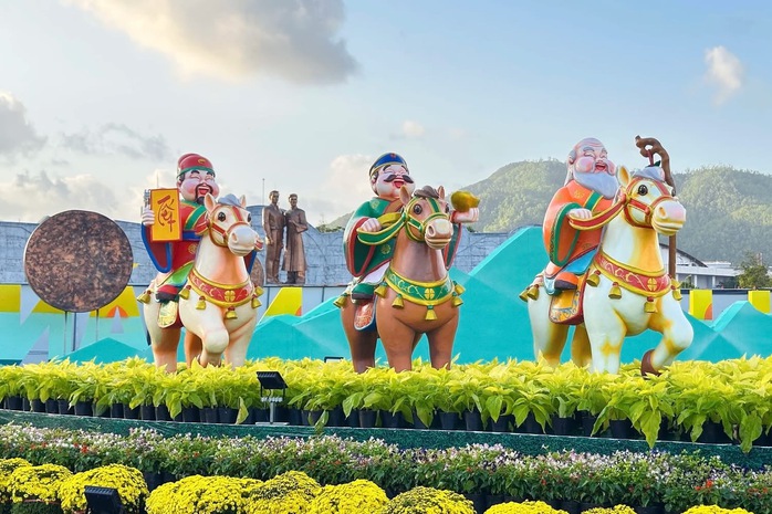 Linh vật ngựa cầm iPhone &ldquo;g&acirc;y b&atilde;o&rdquo; ở Quy Nhơn: T&aacute;c giả l&yacute; giải điều bất ngờ- Ảnh 20.