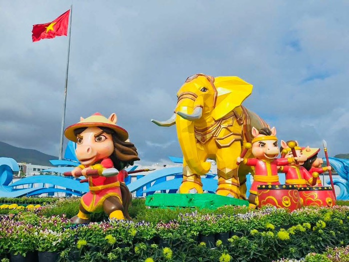 Linh vật ngựa cầm iPhone &ldquo;g&acirc;y b&atilde;o&rdquo; ở Quy Nhơn: T&aacute;c giả l&yacute; giải điều bất ngờ- Ảnh 23.