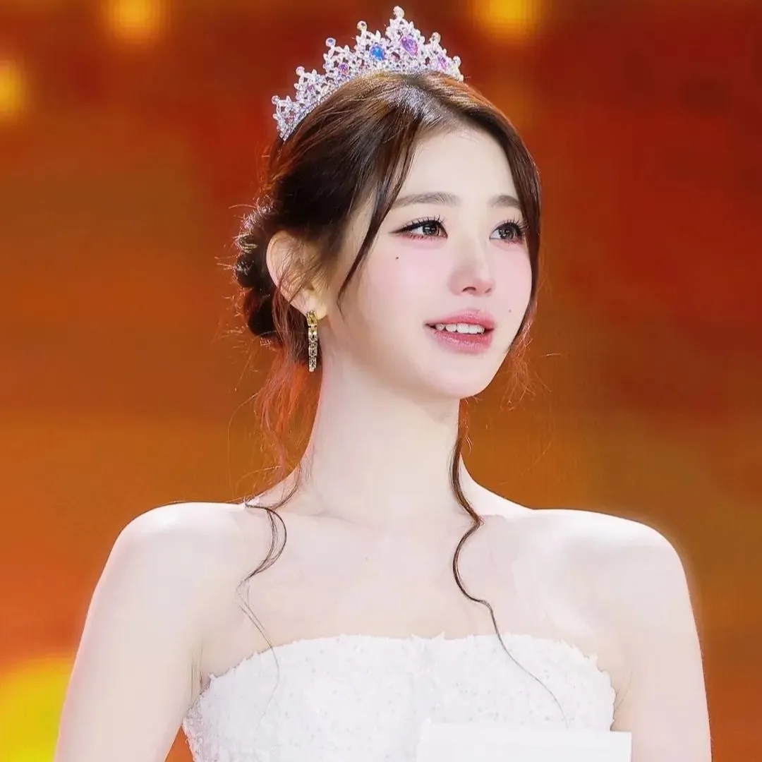 Gương mặt cứng đờ tới phát sợ của công chúa Kpop- Ảnh 10.