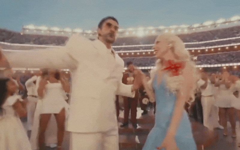 Người đ&agrave;n &ocirc;ng oanh tạc 2026: Vừa thắng Grammy đ&atilde; đại n&aacute;o Super Bowl, cả loạt si&ecirc;u sao g&oacute;p vui- Ảnh 2.