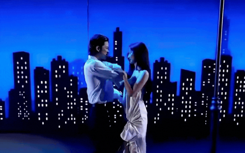 Kh&ocirc;ng thể rời mắt trước m&agrave;n kết hợp n&agrave;y: Mỹ nh&acirc;n quyến rũ nhất Việt Nam khiến &ldquo;kho b&aacute;u&rdquo; th&ecirc;m phần ngọt ng&agrave;o, tuyệt đối điện ảnh- Ảnh 3.