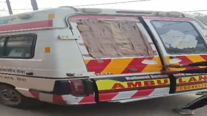 Cửa bị kẹt, bệnh nh&acirc;n tử vong trong xe cứu thương- Ảnh 1.