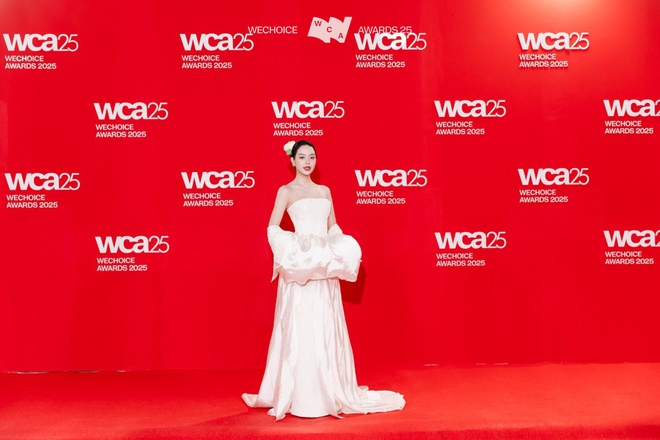 N&agrave;ng "bạch li&ecirc;n hoa" của showbiz Việt, tạo h&igrave;nh đắt gi&aacute; kh&ocirc;ng ch&ecirc; được điểm n&agrave;o- Ảnh 5.