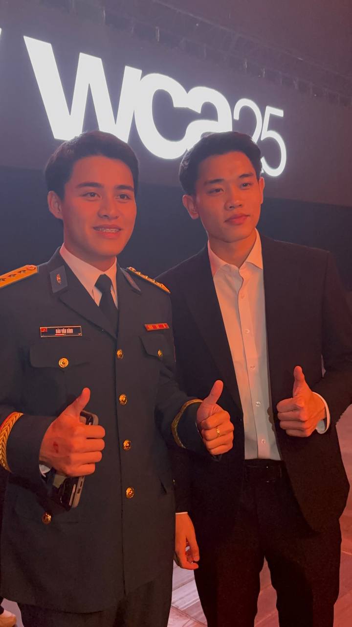 Tiểu mỹ nh&acirc;n hot rần rần WeChoice Awards bỗng h&oacute;a fangirl thẹn th&ugrave;ng b&ecirc;n cạnh Đ&igrave;nh Bắc- Ảnh 7.