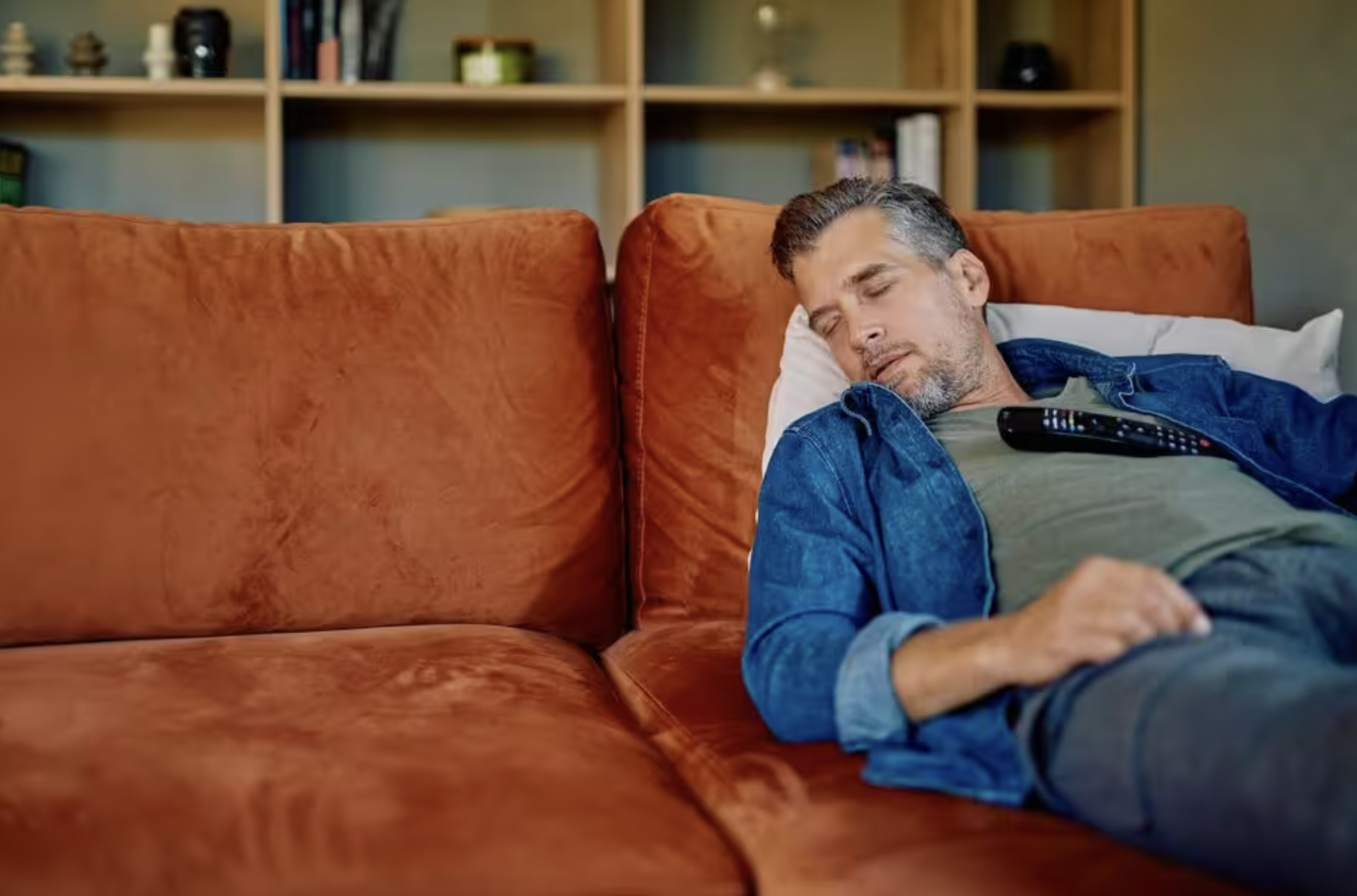 B&aacute;c sĩ tim mạch n&oacute;i thật: 5 th&oacute;i quen n&agrave;y khiến huyết &aacute;p tăng "phi m&atilde;", sức khỏe tr&aacute;i tim l&acirc;m nguy- Ảnh 1.