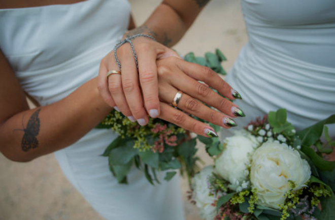 Hai người vợ của c&ugrave;ng một người đ&agrave;n &ocirc;ng kết h&ocirc;n với nhau sau khi chồng qua đời- Ảnh 1.