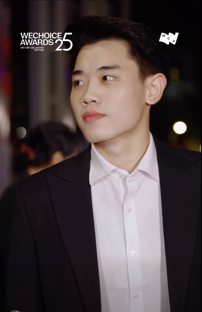 2,7 triệu lượt xem Đ&igrave;nh Bắc khoe visual ph&aacute;t s&aacute;ng tr&ecirc;n thảm đỏ WeChoice Awards: Xem cả chục lần vẫn chưa biết đẹp chỗ n&agrave;o- Ảnh 3.