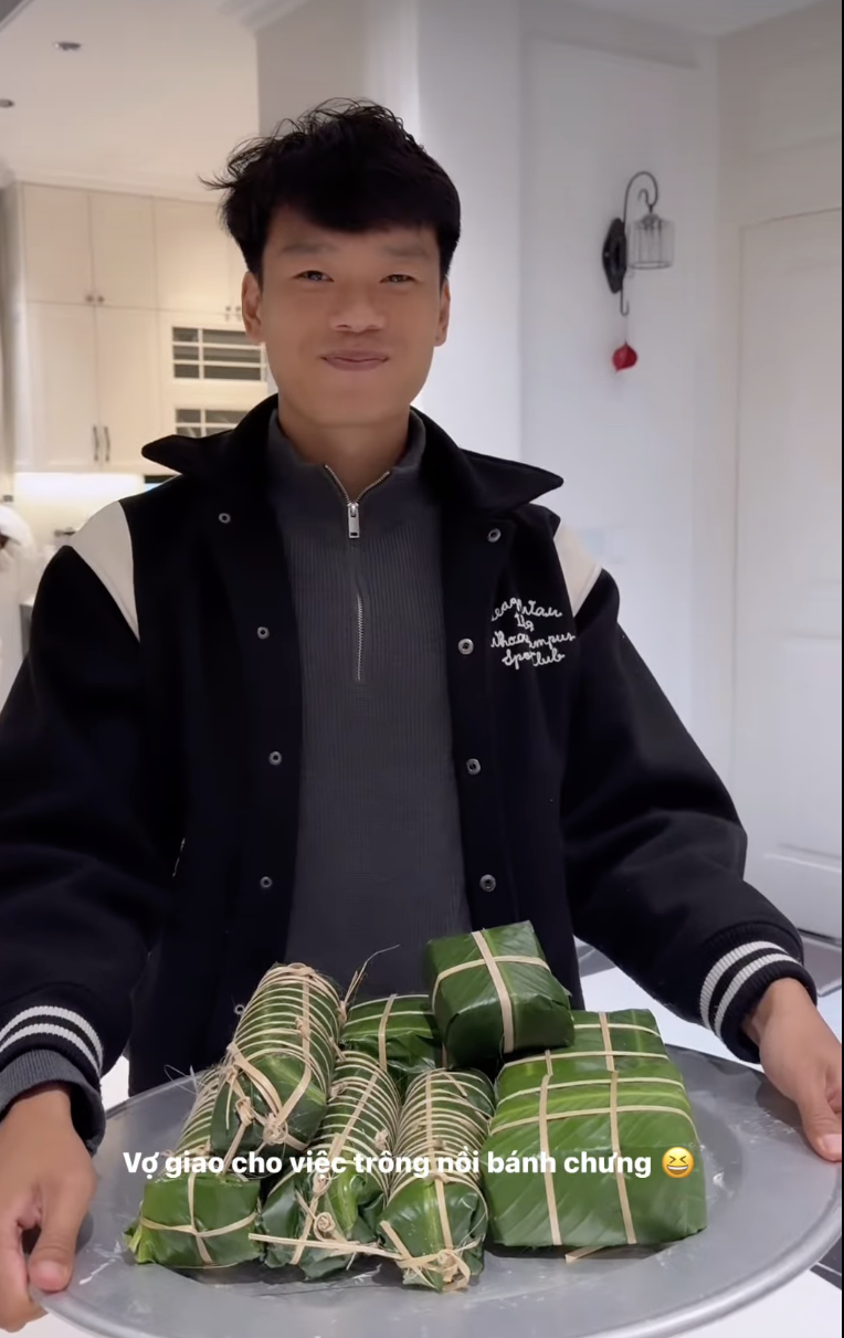 Th&agrave;nh Chung cặm cụi g&oacute;i b&aacute;nh chưng trong biệt thự trước ng&agrave;y &ocirc;ng C&ocirc;ng &ocirc;ng T&aacute;o- Ảnh 3.