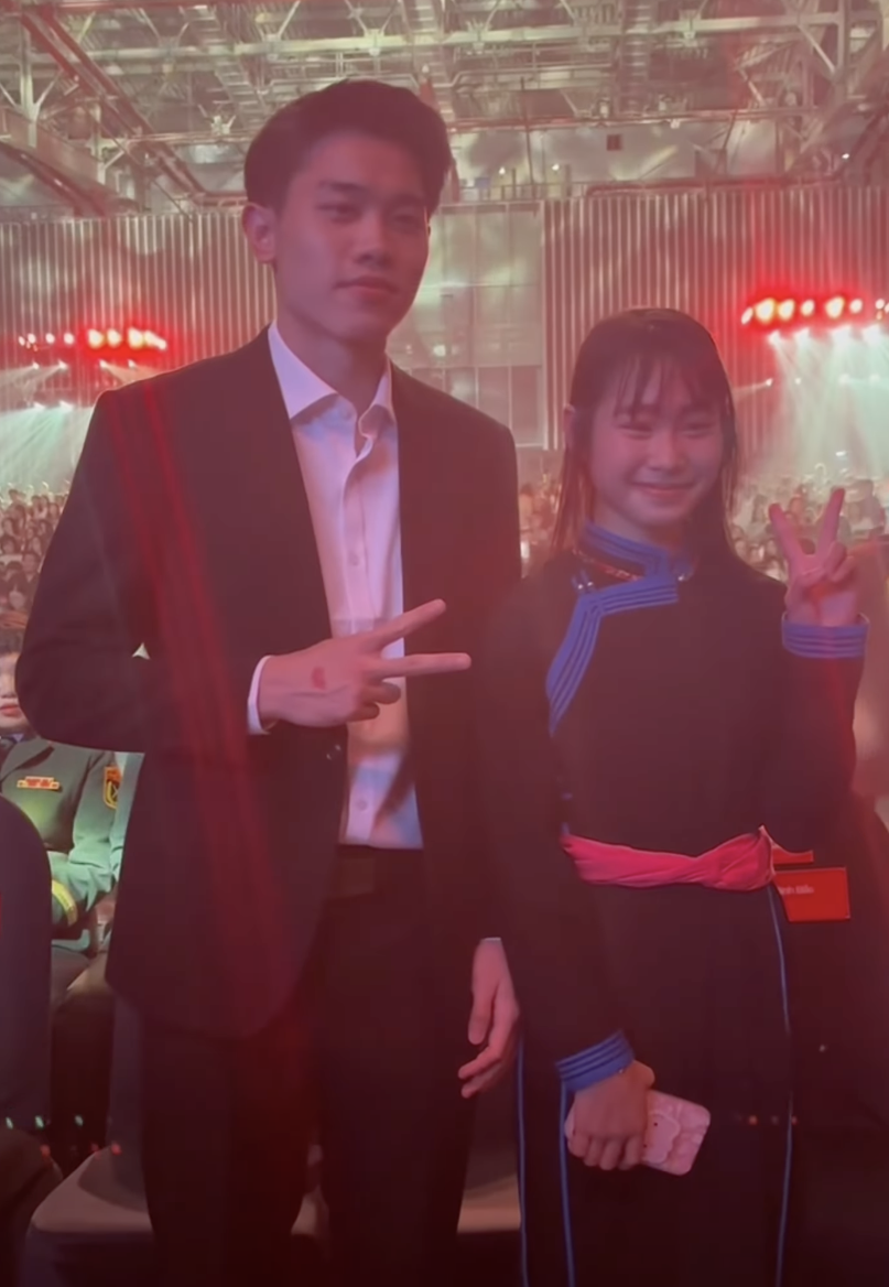 Đ&igrave;nh Bắc g&acirc;y sốt với nhan sắc vạn người m&ecirc;, hot rần rần ở WeChoice Awards nhưng bị soi ra điểm chung 