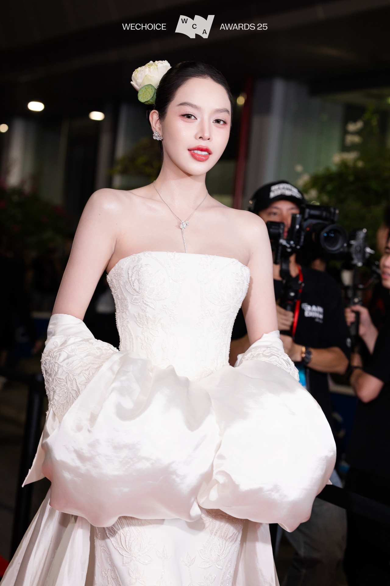 C&oacute; mỹ nh&acirc;n ở WeChoice Awards đẹp đến mức chấp mọi khung h&igrave;nh, visual c&agrave;ng zoom cận c&agrave;ng v&ocirc; l&yacute;- Ảnh 2.