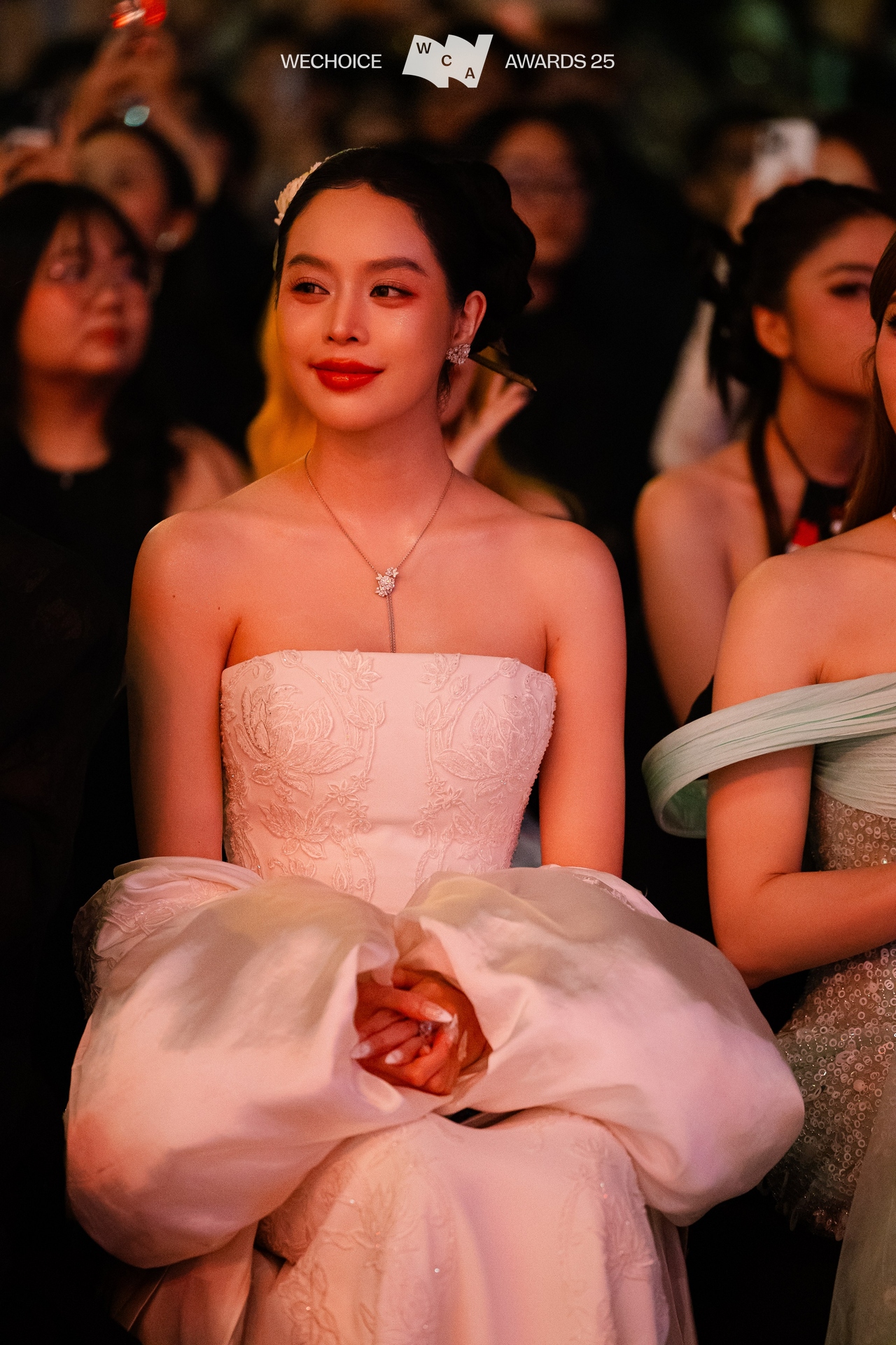 C&oacute; mỹ nh&acirc;n ở WeChoice Awards đẹp đến mức chấp mọi khung h&igrave;nh, visual c&agrave;ng zoom cận c&agrave;ng v&ocirc; l&yacute;- Ảnh 3.