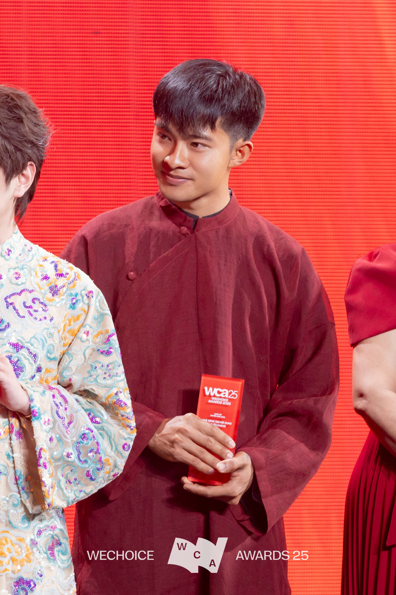 L&ecirc; Tuấn Khang tại WeChoice Awards 2025 đi đến đ&acirc;u ai cũng nhận ra, thật th&agrave; dễ thương như những clip triệu view- Ảnh 2.