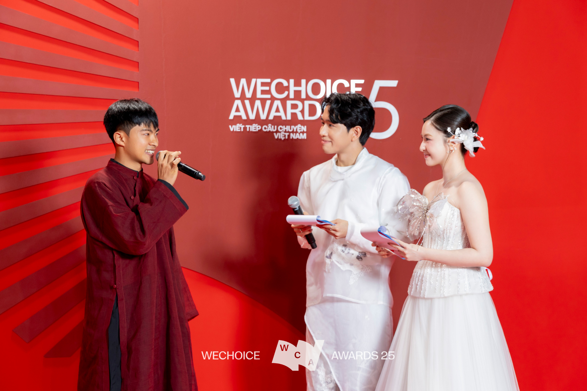 L&ecirc; Tuấn Khang tại WeChoice Awards 2025 đi đến đ&acirc;u ai cũng nhận ra, thật th&agrave; dễ thương như những clip triệu view- Ảnh 5.