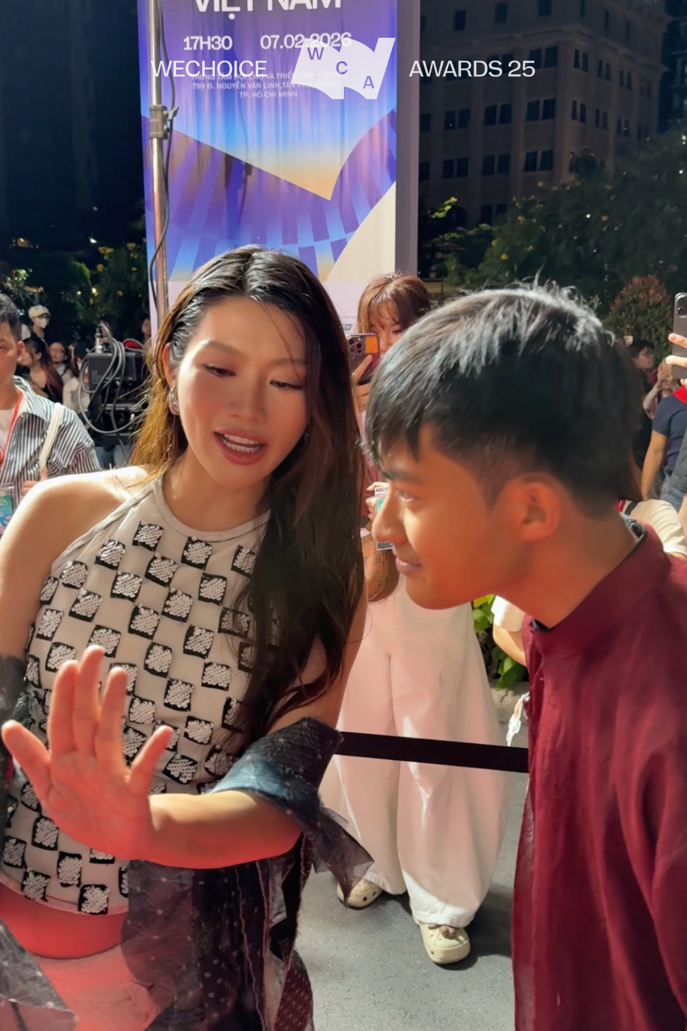 L&ecirc; Tuấn Khang tại WeChoice Awards 2025 đi đến đ&acirc;u ai cũng nhận ra, thật th&agrave; dễ thương như những clip triệu view- Ảnh 6.