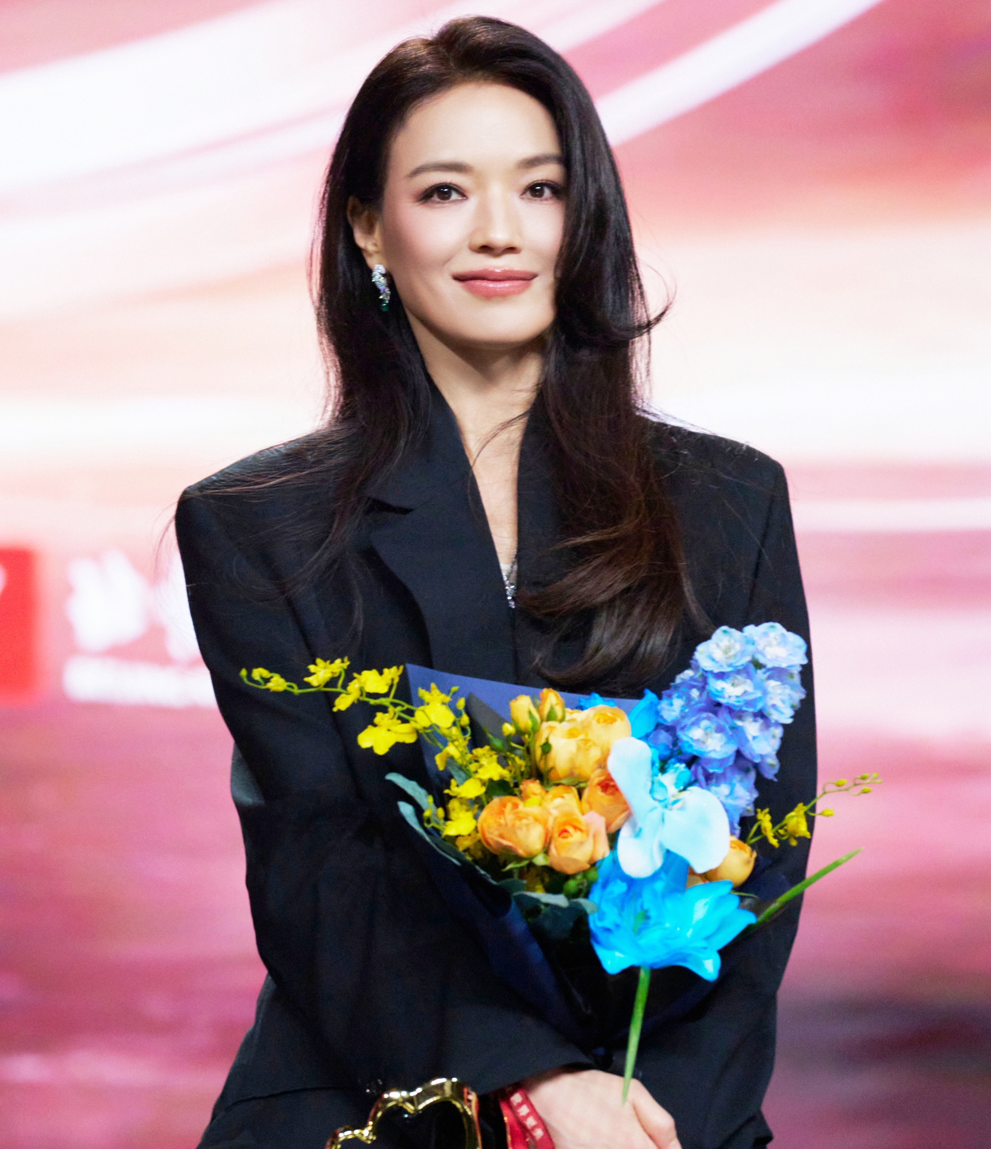 Chưa thấy ai U50 vẫn trẻ d&atilde; man thế n&agrave;y: 30 năm kh&ocirc;ng gi&agrave; đi, kim cương d&ugrave; bao nhi&ecirc;u tuổi vẫn l&agrave; kim cương- Ảnh 6.