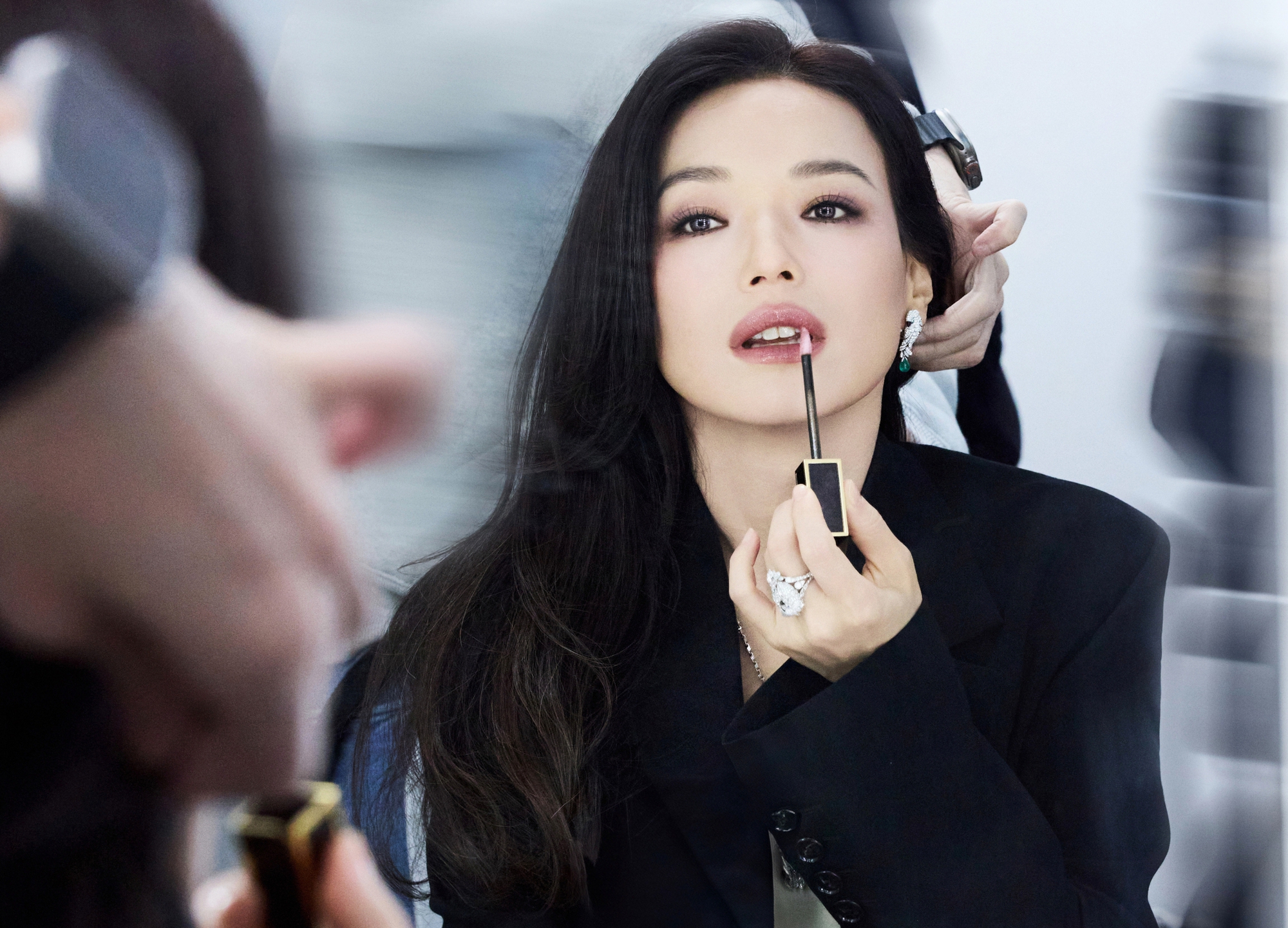 Chưa thấy ai U50 vẫn trẻ d&atilde; man thế n&agrave;y: 30 năm kh&ocirc;ng gi&agrave; đi, kim cương d&ugrave; bao nhi&ecirc;u tuổi vẫn l&agrave; kim cương- Ảnh 1.