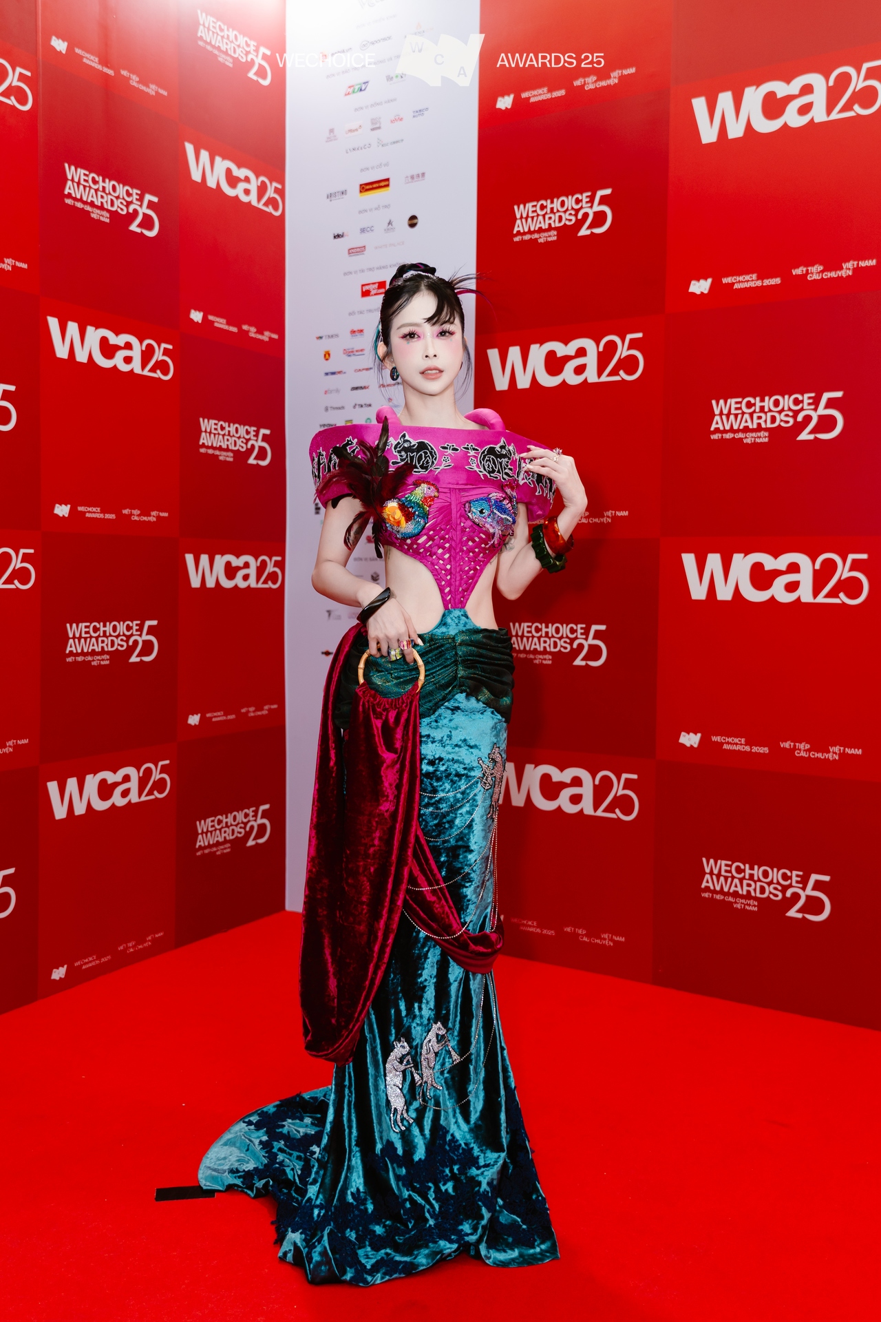 T&igrave;m ra chủ nh&acirc;n của outfit số 1 WeChoice 2025: D&agrave;n sao nghĩ g&igrave; về đề b&agrave;i mở, dresscode kh&ocirc;ng m&agrave;u sắc đầy 