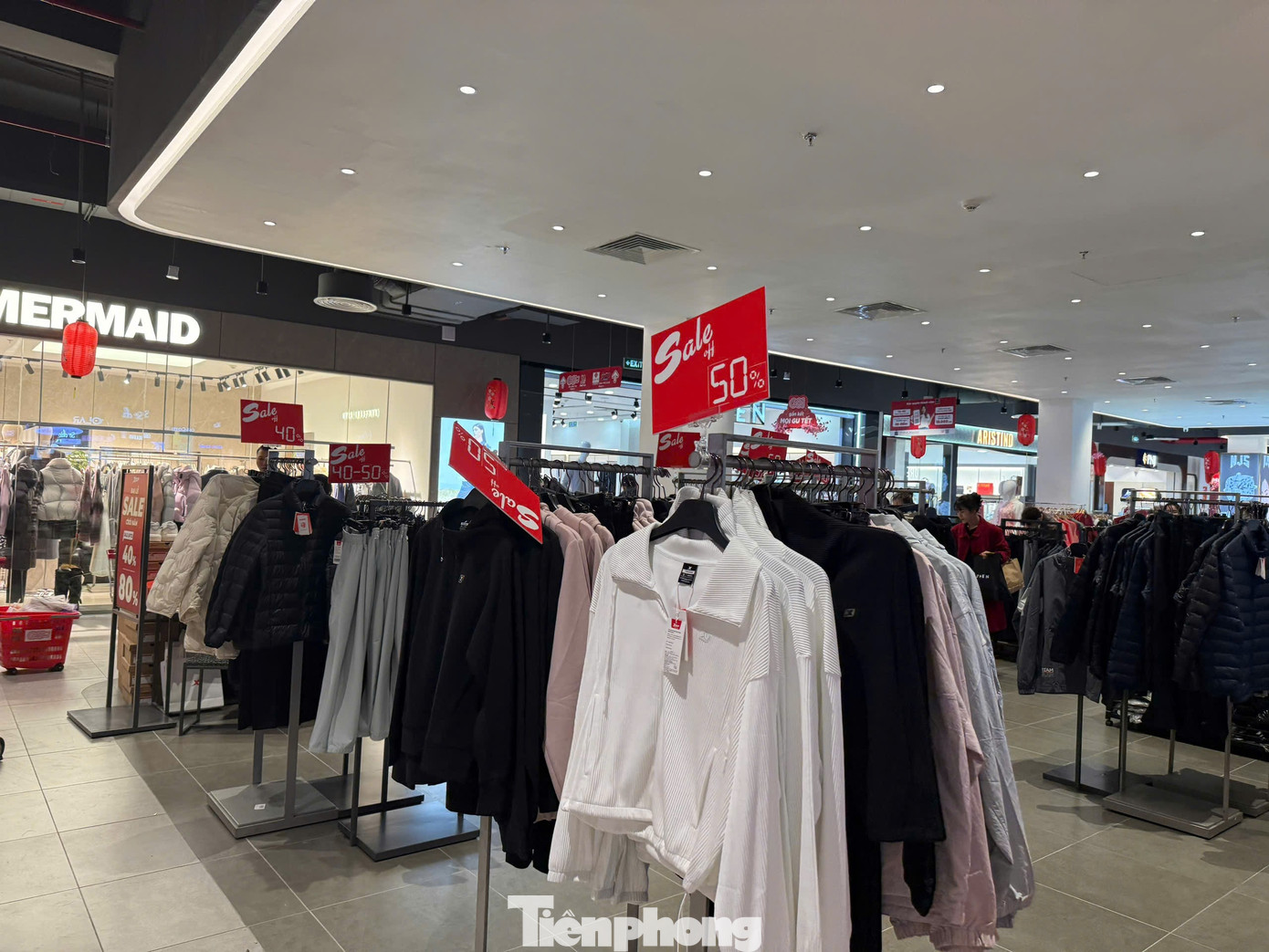 Cảnh lạ l&ugrave;ng tại si&ecirc;u thị, trung t&acirc;m thương mại H&agrave; Nội &aacute;p Tết- Ảnh 3.