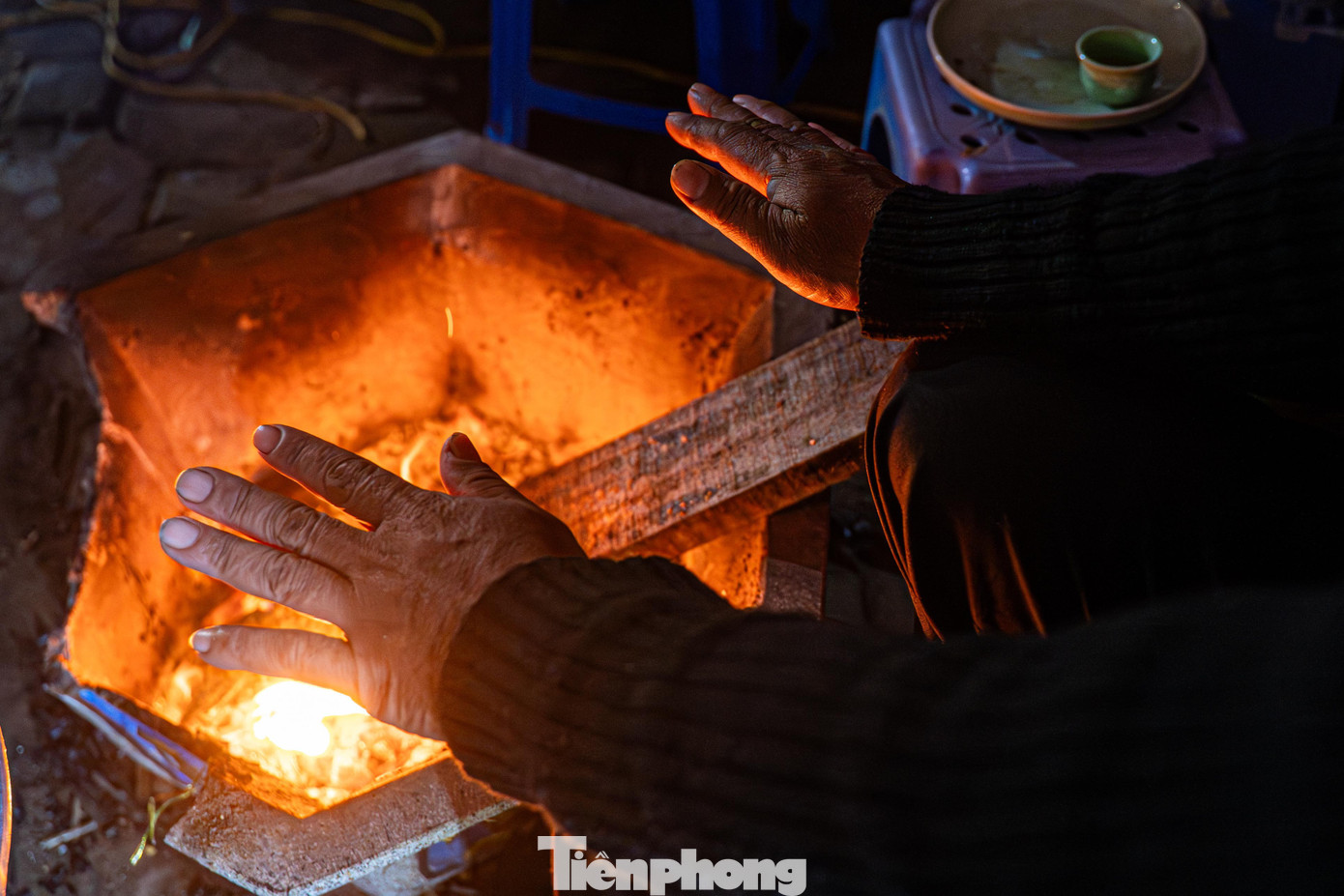 H&agrave; Nội mưa r&eacute;t thấu xương, tiểu thương trắng đ&ecirc;m tr&ocirc;ng đ&agrave;o quất- Ảnh 8.