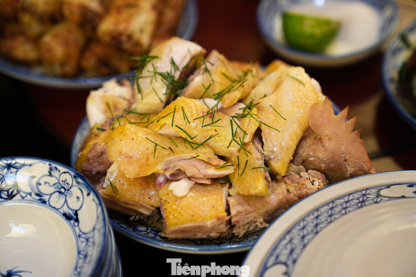 Kh&aacute;ch T&acirc;y th&iacute;ch th&uacute; m&acirc;m cỗ c&uacute;ng &ocirc;ng C&ocirc;ng &ocirc;ng T&aacute;o 'chuẩn vị' H&agrave; th&agrave;nh- Ảnh 5.