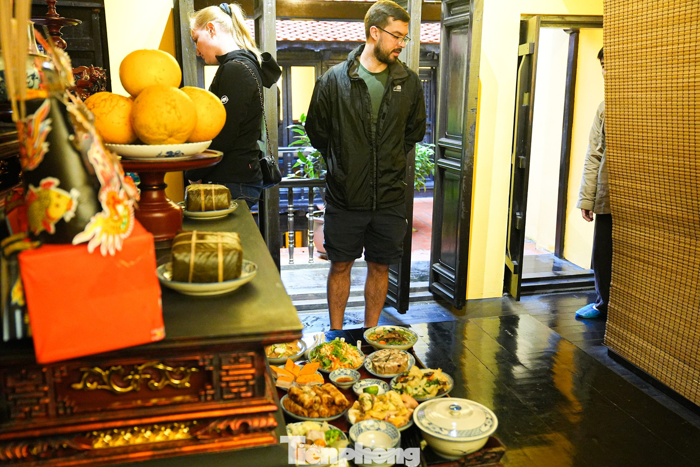 Kh&aacute;ch T&acirc;y th&iacute;ch th&uacute; m&acirc;m cỗ c&uacute;ng &ocirc;ng C&ocirc;ng &ocirc;ng T&aacute;o 'chuẩn vị' H&agrave; th&agrave;nh- Ảnh 12.