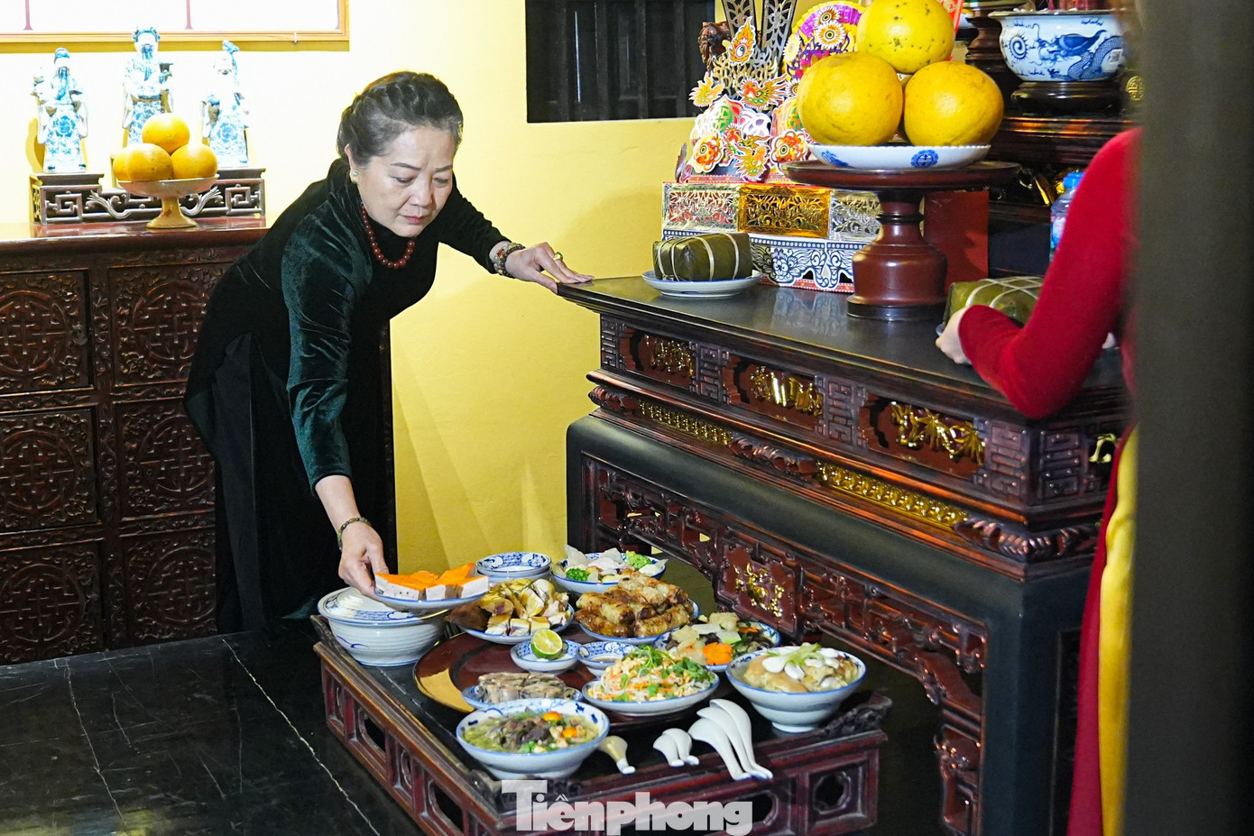 Kh&aacute;ch T&acirc;y th&iacute;ch th&uacute; m&acirc;m cỗ c&uacute;ng &ocirc;ng C&ocirc;ng &ocirc;ng T&aacute;o 'chuẩn vị' H&agrave; th&agrave;nh- Ảnh 9.