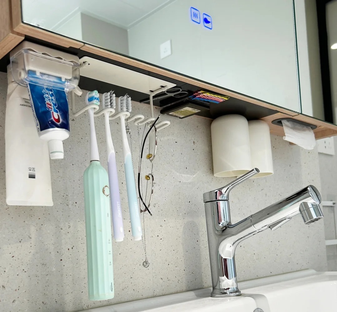 Treo l&ecirc;n thay v&igrave; để xuống: 12 c&aacute;ch sắp xếp &ldquo;kh&ocirc;ng tốn tiền&rdquo; của giới trẻ gi&uacute;p nh&agrave; gọn hẳn, việc nh&agrave; giảm một nửa- Ảnh 4.