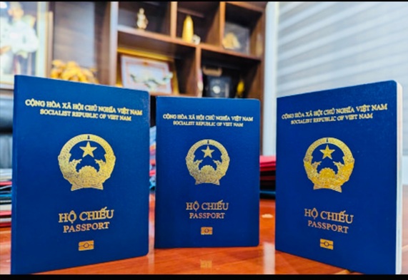 Công an phát thông báo mới về hộ chiếu, người dân cần biết- Ảnh 1. Công an phát thông báo mới về hộ chiếu, người dân cần biết- Ảnh 1.