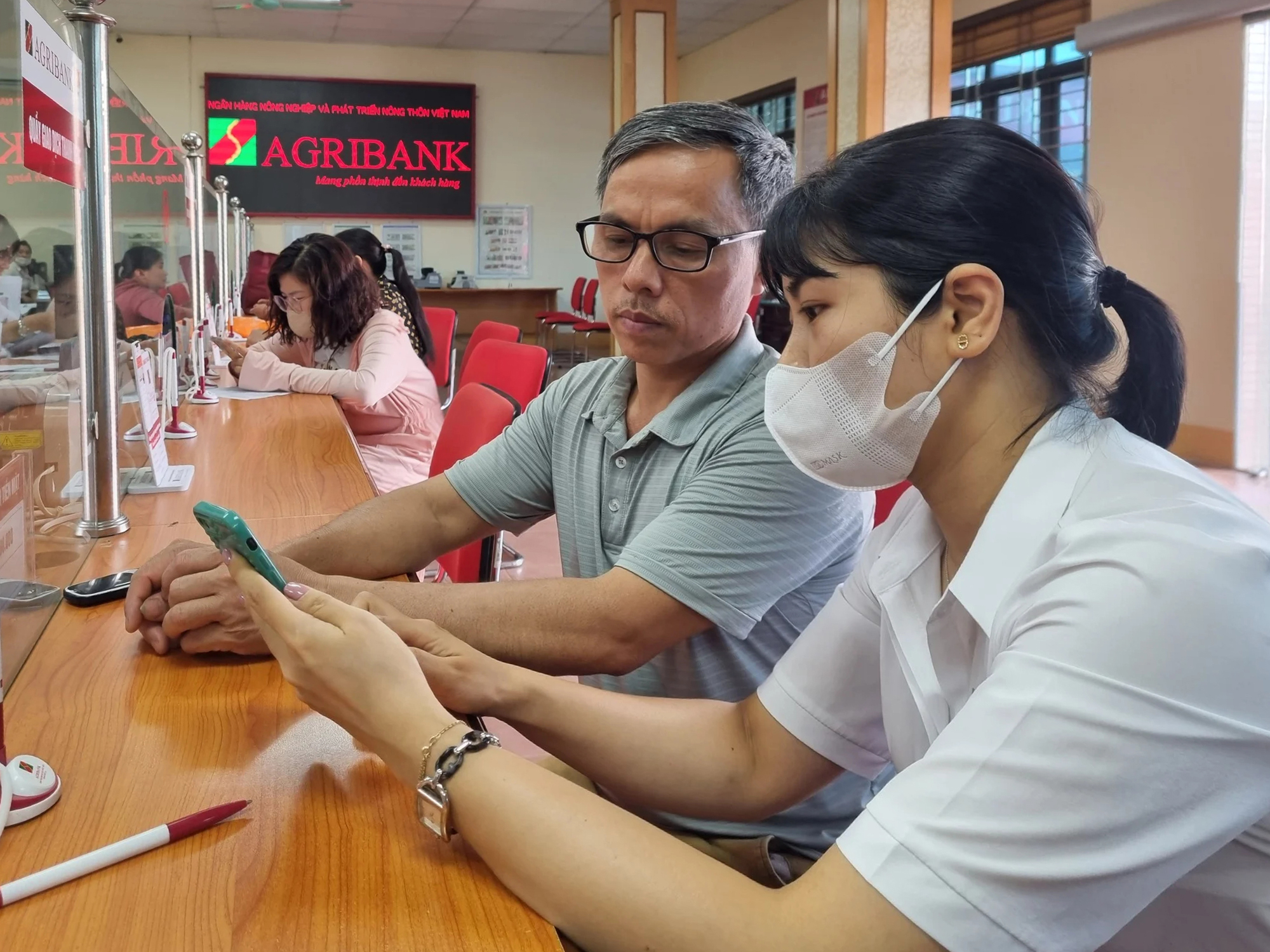 Agribank chính thức ngừng mọi giao dịch rút/chuyển tiền qua ứng dụng với khách hàng sau- Ảnh 1. Agribank chính thức ngừng mọi giao dịch rút/chuyển tiền qua ứng dụng với khách hàng sau- Ảnh 1.