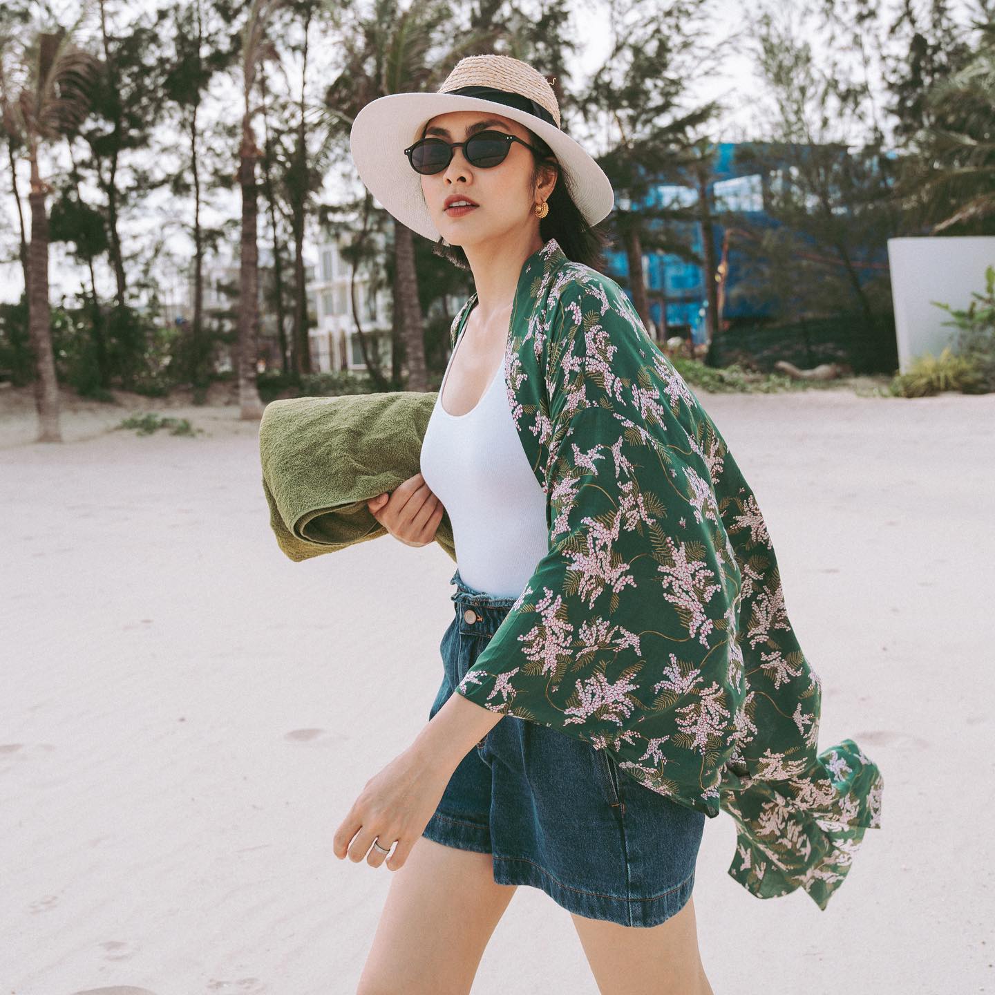 3 m&oacute;n đồ denim gi&uacute;p Tăng Thanh H&agrave; giữ vững phong độ mặc đẹp theo năm th&aacute;ng- Ảnh 4.