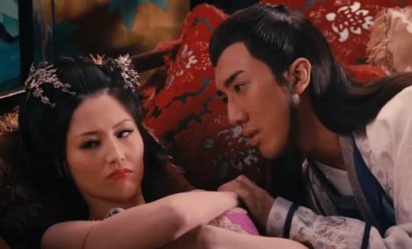 "Mỹ nh&acirc;n đẹp nhất phương Đ&ocirc;ng" đổi đời nhờ phim 18+ nhưng phải trả gi&aacute; bằng cả thanh xu&acirc;n v&igrave; chứng sợ đ&agrave;n &ocirc;ng- Ảnh 2.