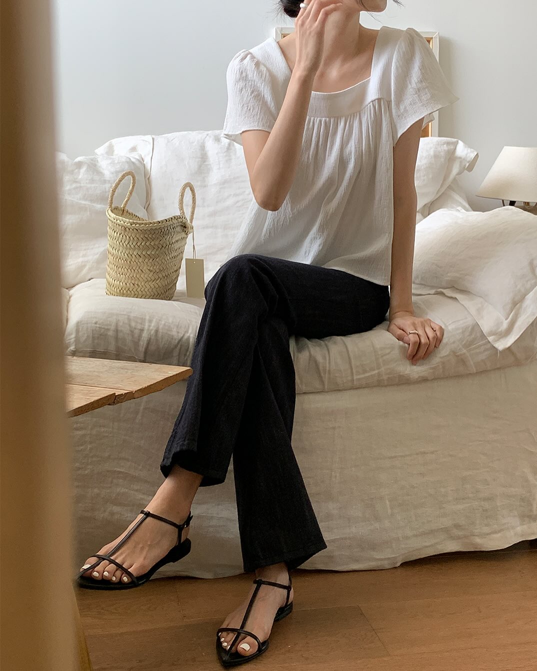 Gi&agrave;y bệt cũng c&oacute; thể sang chảnh h&oacute;a cả set đồ, nếu chị em chọn đ&uacute;ng 4 kiểu- Ảnh 9.