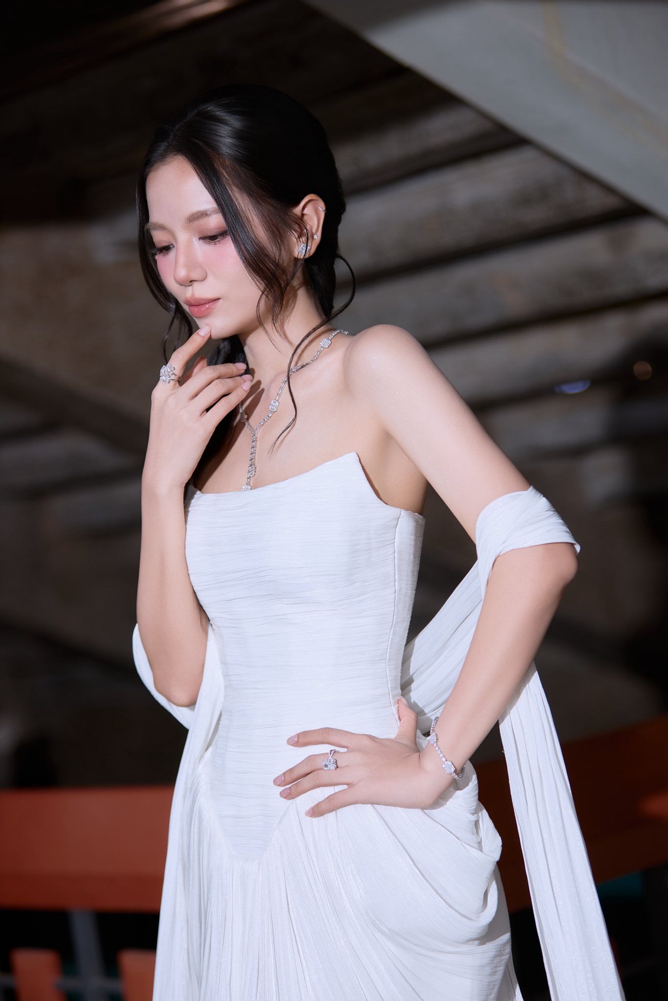 Mỹ nh&acirc;n Việt đẹp cỡ n&agrave;y m&agrave; bị bỏ qu&ecirc;n 10 năm trời, cứ xuất hiện l&agrave; được 